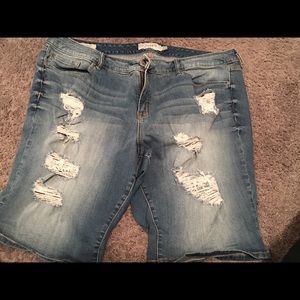 TORRID-Size 24 jean destruction Bermuda Shorts